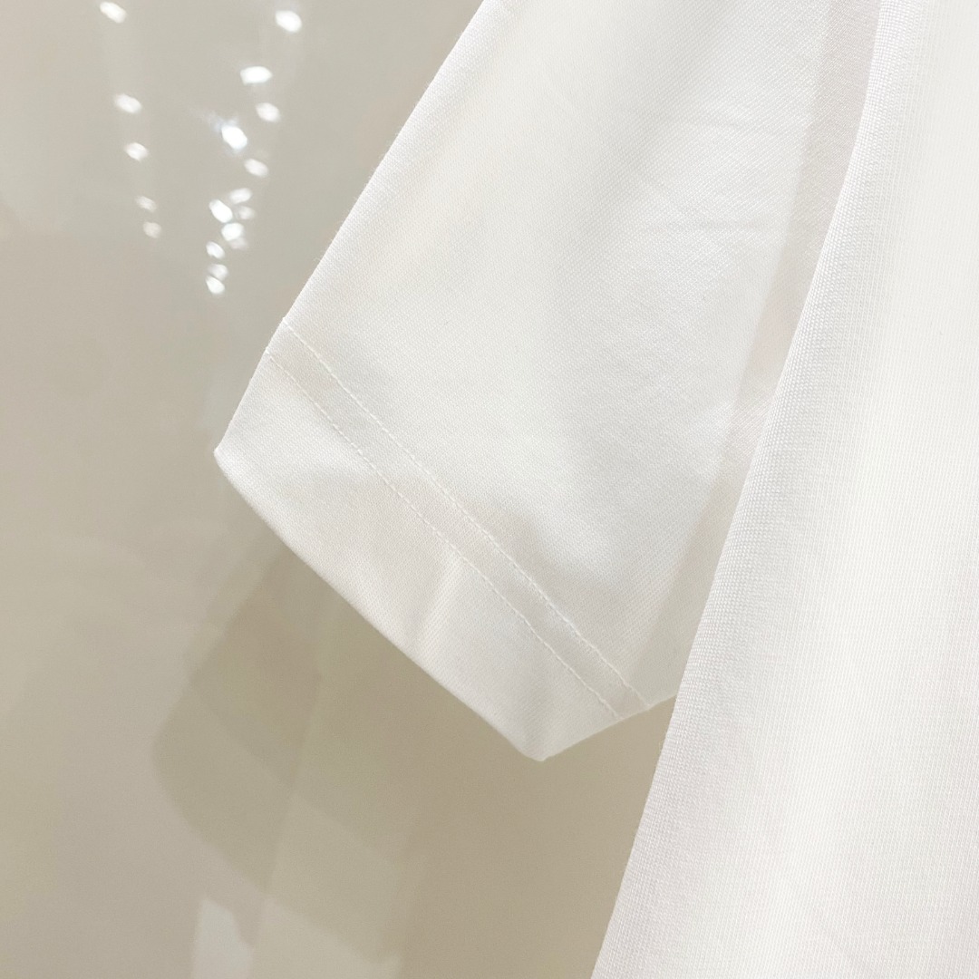  Dio*🆕 2025ss春夏新款棉质圆领短袖T恤 胸前重工刺绣🪡工艺 顶级丝光棉面料定制 标准版型
黑