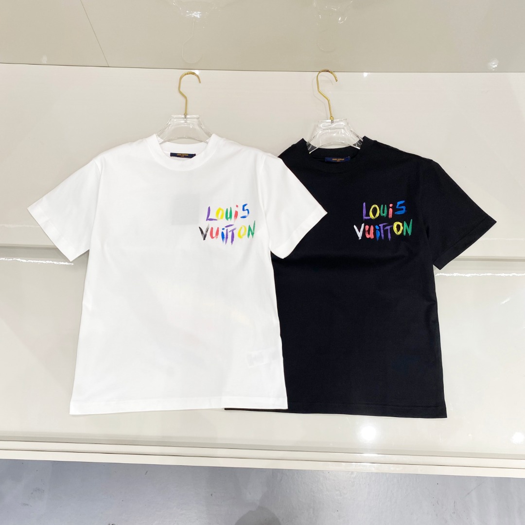  LV 🆕 2025ss春夏新款棉质圆领短袖T恤 胸前后背手绘涂鸦工艺 顶级丝光棉面料定制 标准版型
黑