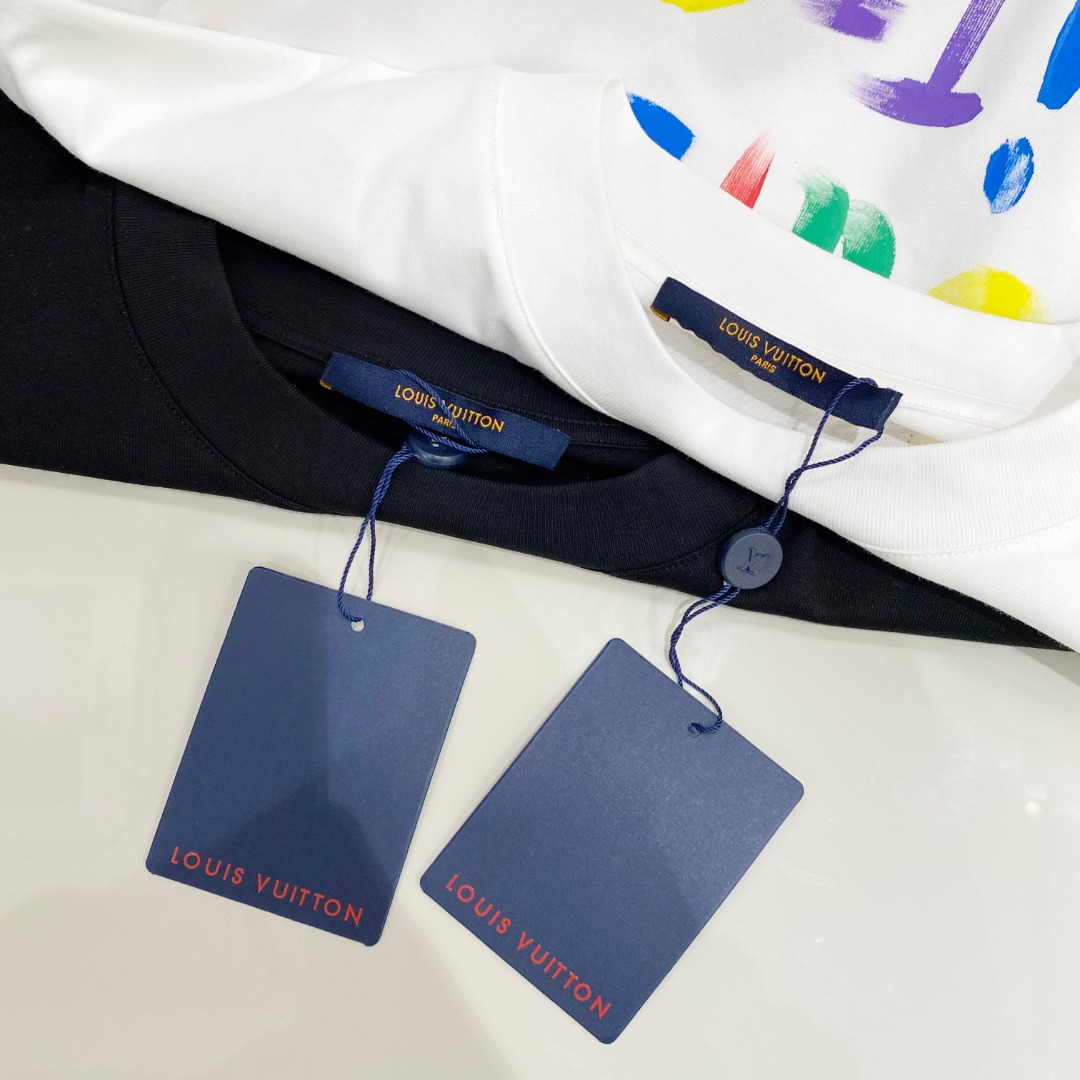  LV 🆕 2025ss春夏新款棉质圆领短袖T恤 胸前后背手绘涂鸦工艺 顶级丝光棉面料定制 标准版型
黑