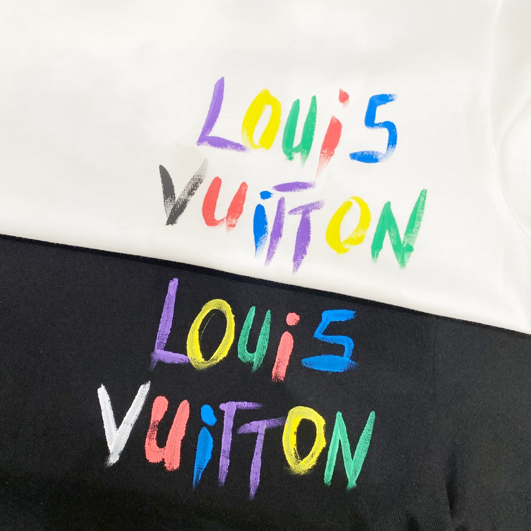  LV 🆕 2025ss春夏新款棉质圆领短袖T恤 胸前后背手绘涂鸦工艺 顶级丝光棉面料定制 标准版型
黑