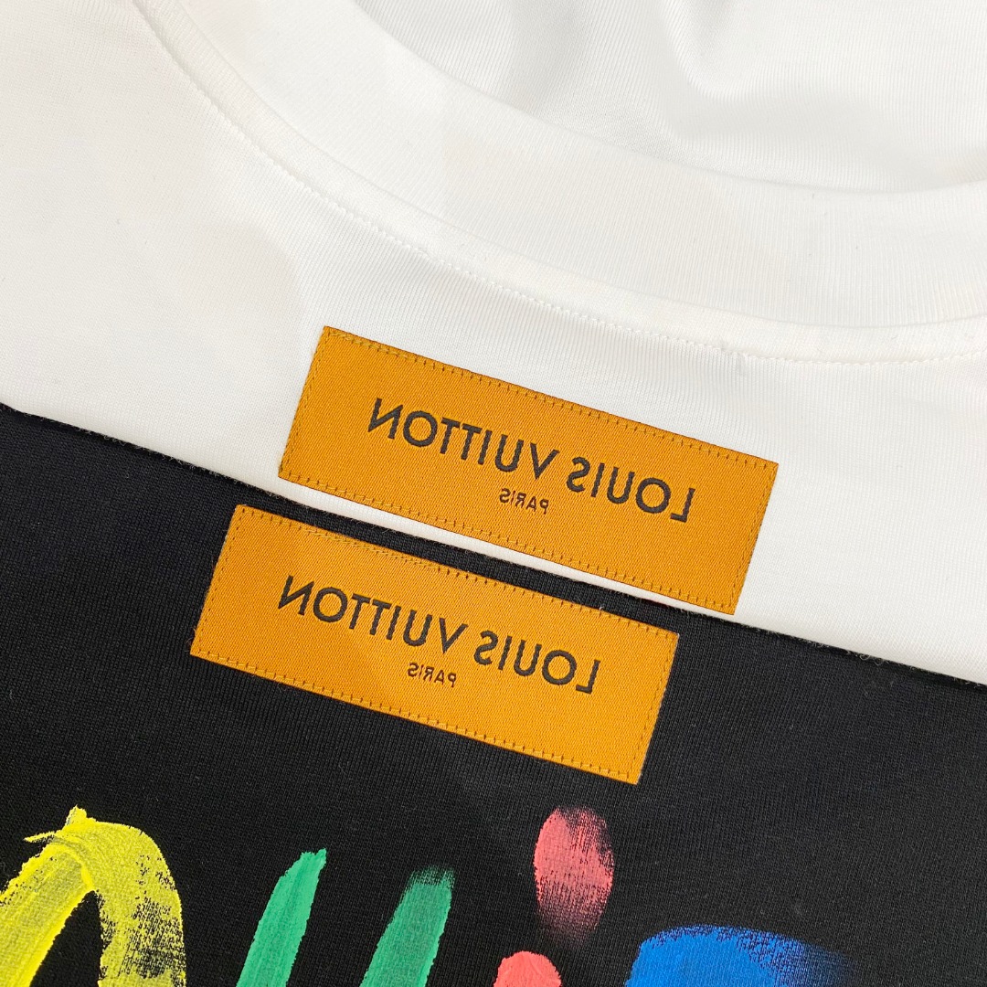  LV 🆕 2025ss春夏新款棉质圆领短袖T恤 胸前后背手绘涂鸦工艺 顶级丝光棉面料定制 标准版型
黑