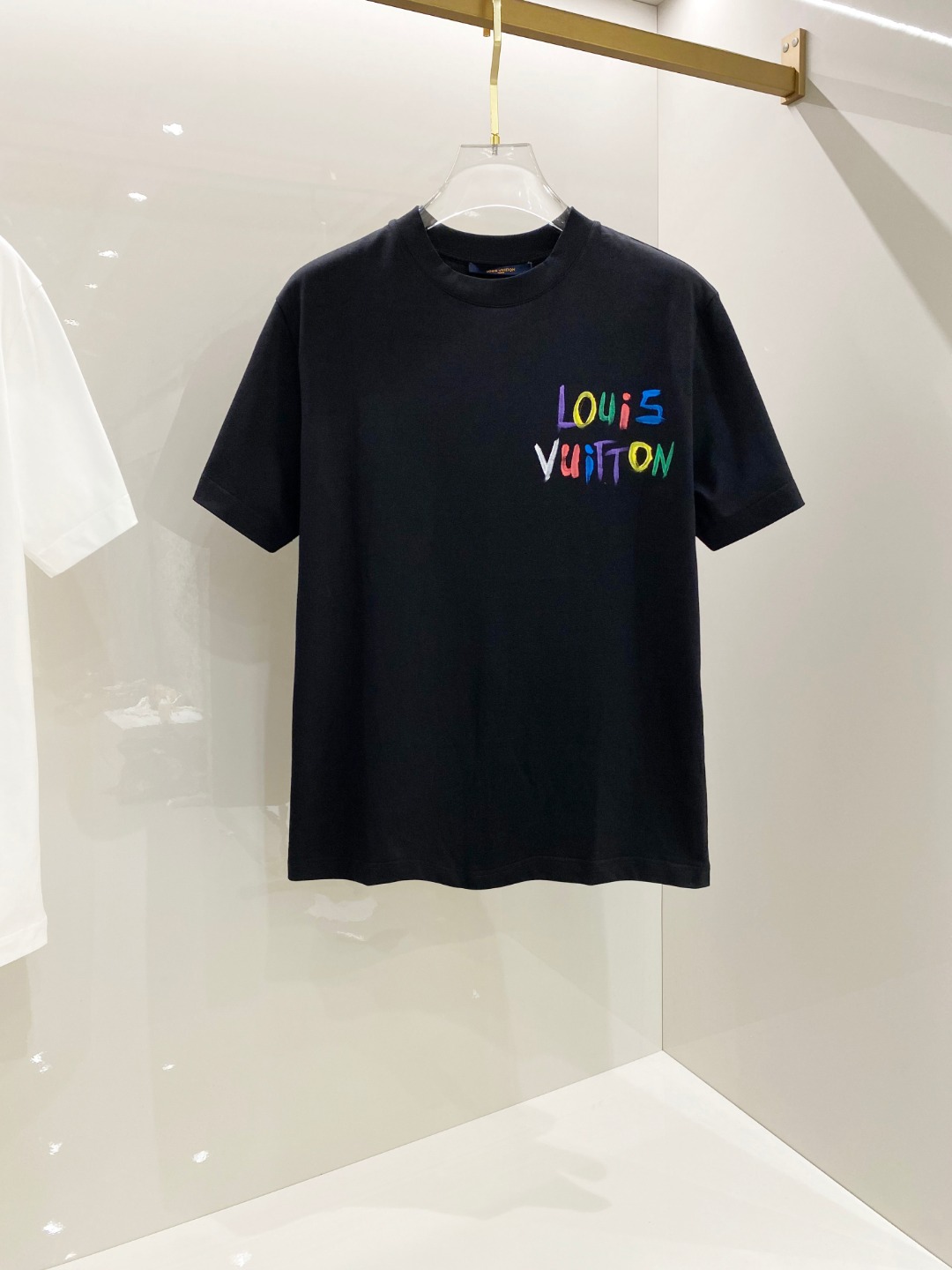  LV 🆕 2025ss春夏新款棉质圆领短袖T恤 胸前后背手绘涂鸦工艺 顶级丝光棉面料定制 标准版型
黑