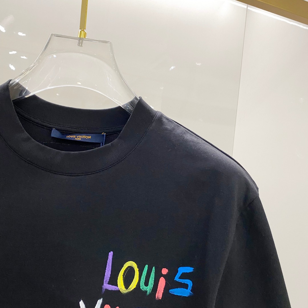 LV 🆕 2025ss春夏新款棉质圆领短袖T恤 胸前后背手绘涂鸦工艺 顶级丝光棉面料定制 标准版型
黑