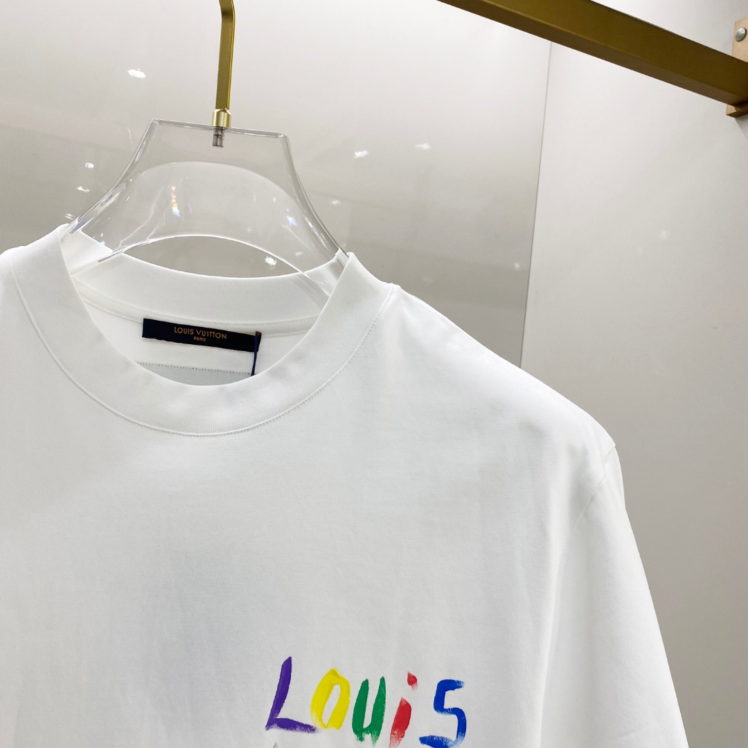  LV 🆕 2025ss春夏新款棉质圆领短袖T恤 胸前后背手绘涂鸦工艺 顶级丝光棉面料定制 标准版型
黑