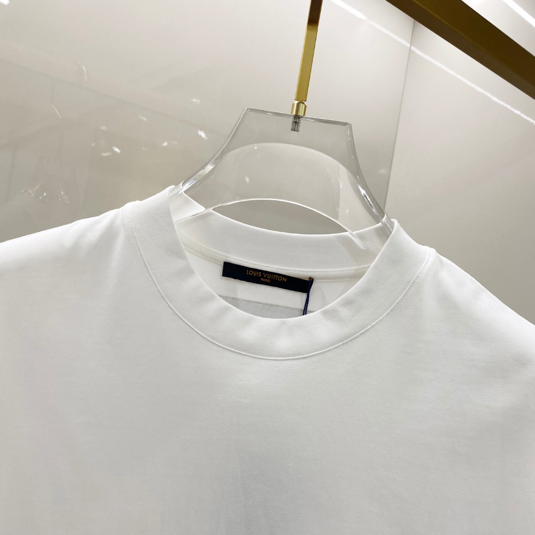  LV 🆕 2025ss春夏新款棉质圆领短袖T恤 胸前后背手绘涂鸦工艺 顶级丝光棉面料定制 标准版型
黑