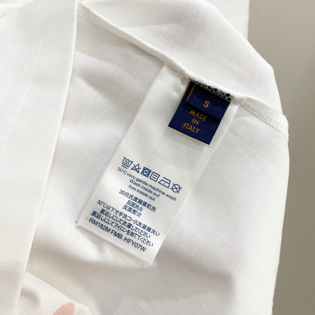  LV 🆕 2025ss春夏新款棉质圆领短袖T恤 胸前后背手绘涂鸦工艺 顶级丝光棉面料定制 标准版型
黑