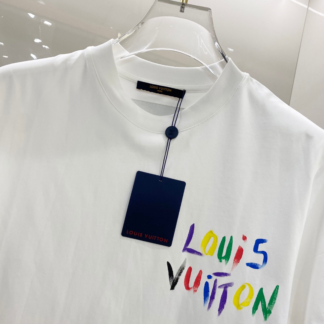  LV 🆕 2025ss春夏新款棉质圆领短袖T恤 胸前后背手绘涂鸦工艺 顶级丝光棉面料定制 标准版型
黑