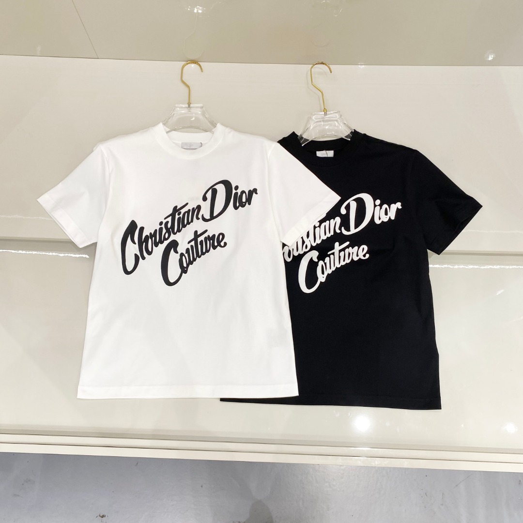  迪奥 2025早春 最新款短袖T恤，原标 定制面料，手感柔软，穿着舒适，做工精细.上身效果无敌帅气， 