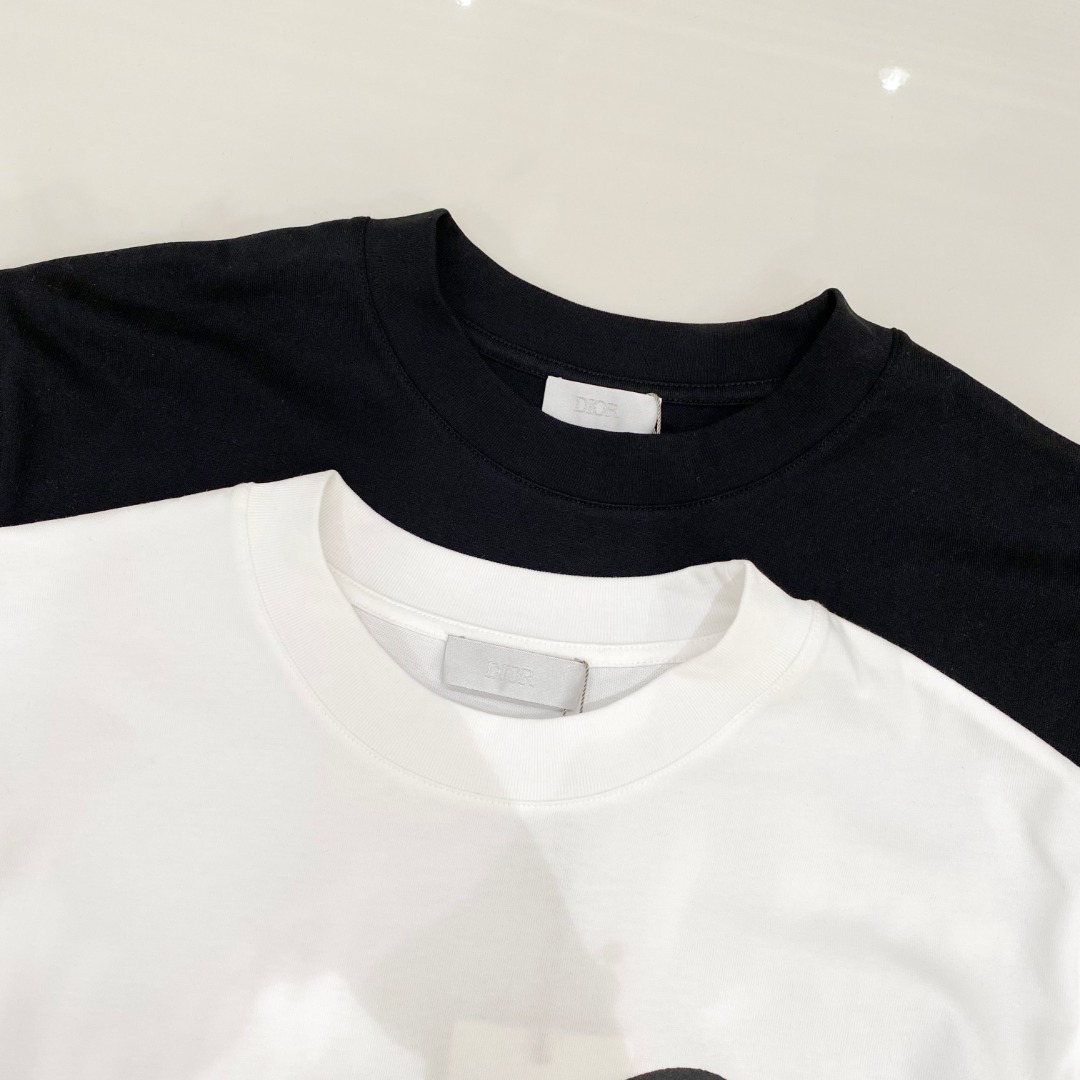  迪奥 2025早春 最新款短袖T恤，原标 定制面料，手感柔软，穿着舒适，做工精细.上身效果无敌帅气， 