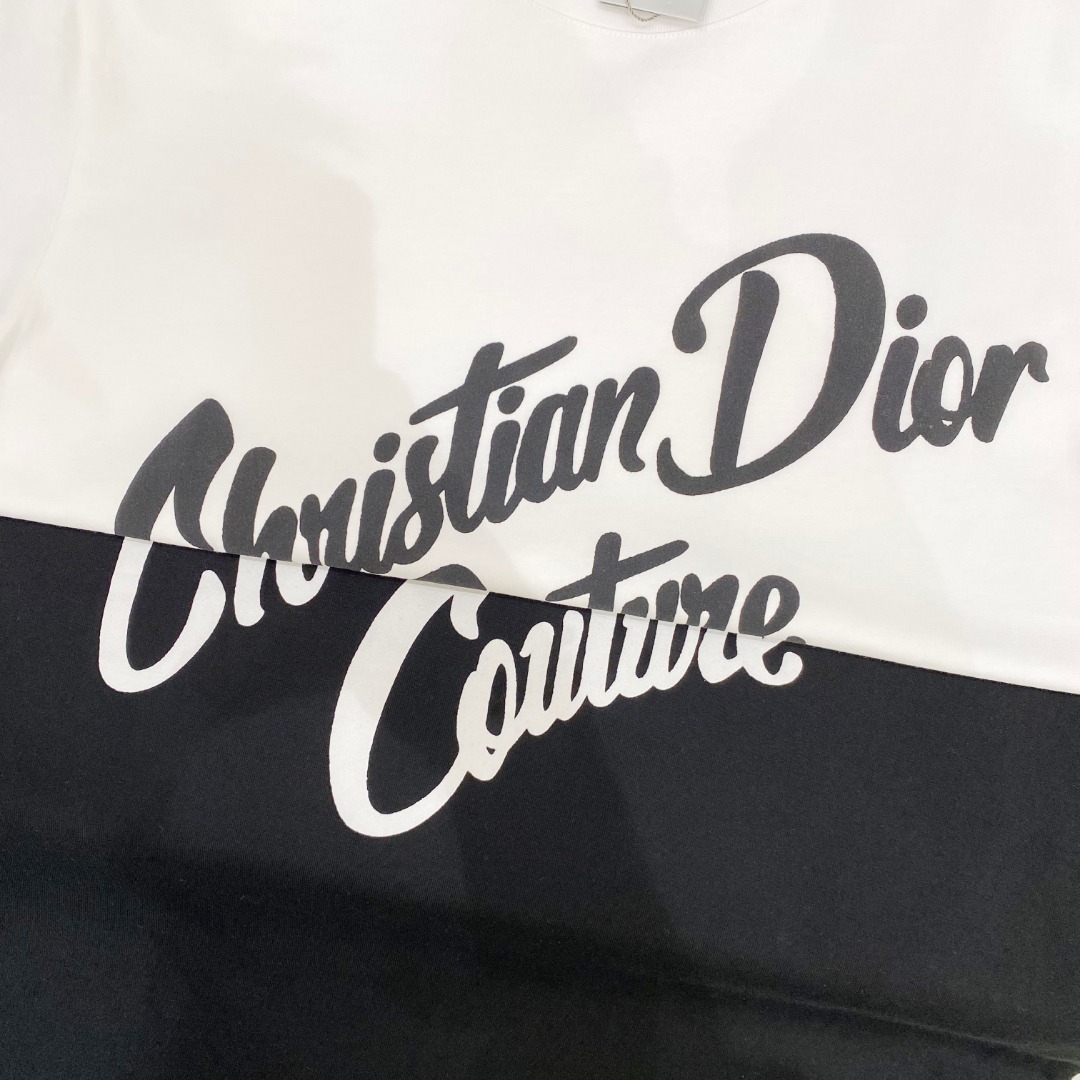  迪奥 2025早春 最新款短袖T恤，原标 定制面料，手感柔软，穿着舒适，做工精细.上身效果无敌帅气， 