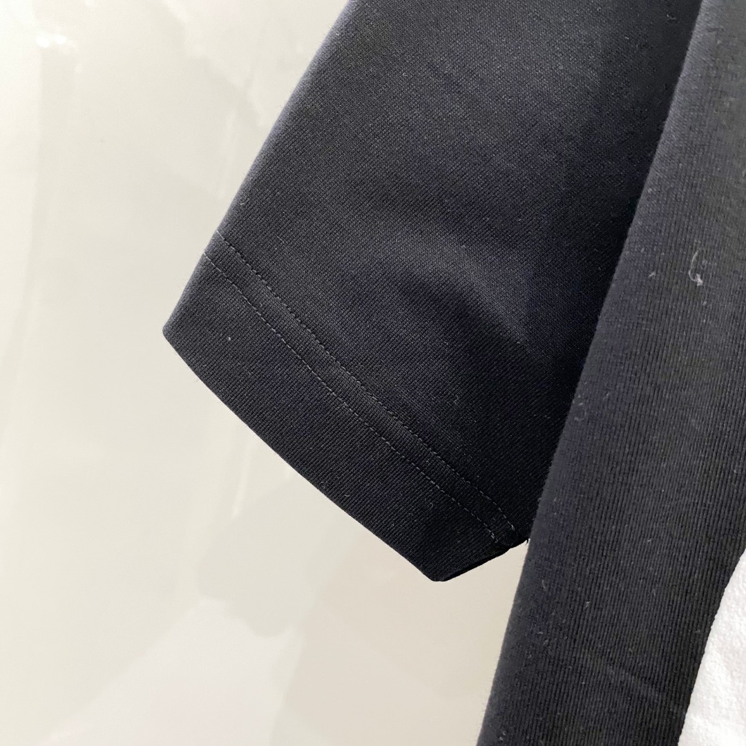  迪奥 2025早春 最新款短袖T恤，原标 定制面料，手感柔软，穿着舒适，做工精细.上身效果无敌帅气， 