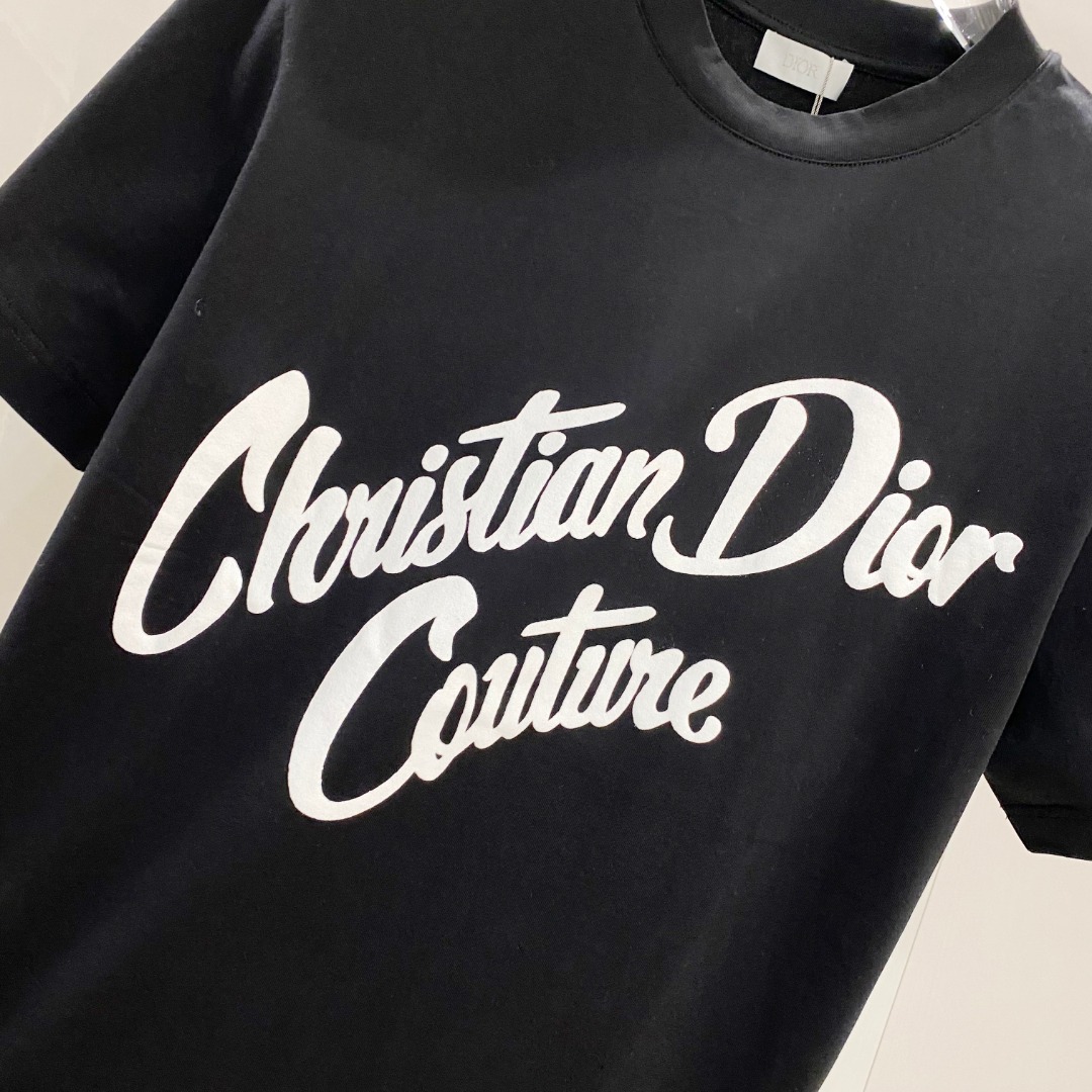  迪奥 2025早春 最新款短袖T恤，原标 定制面料，手感柔软，穿着舒适，做工精细.上身效果无敌帅气， 