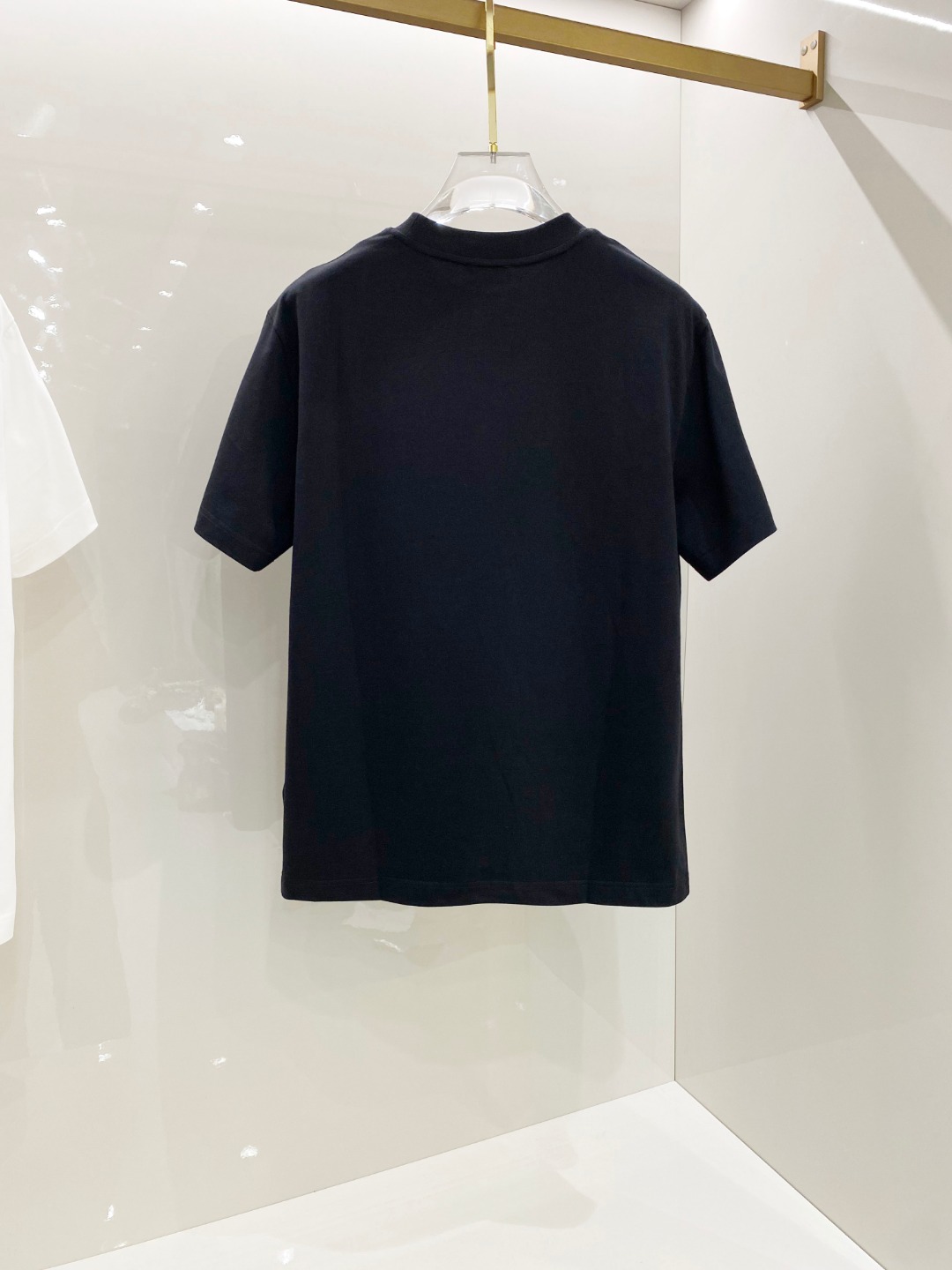  迪奥 2025早春 最新款短袖T恤，原标 定制面料，手感柔软，穿着舒适，做工精细.上身效果无敌帅气， 