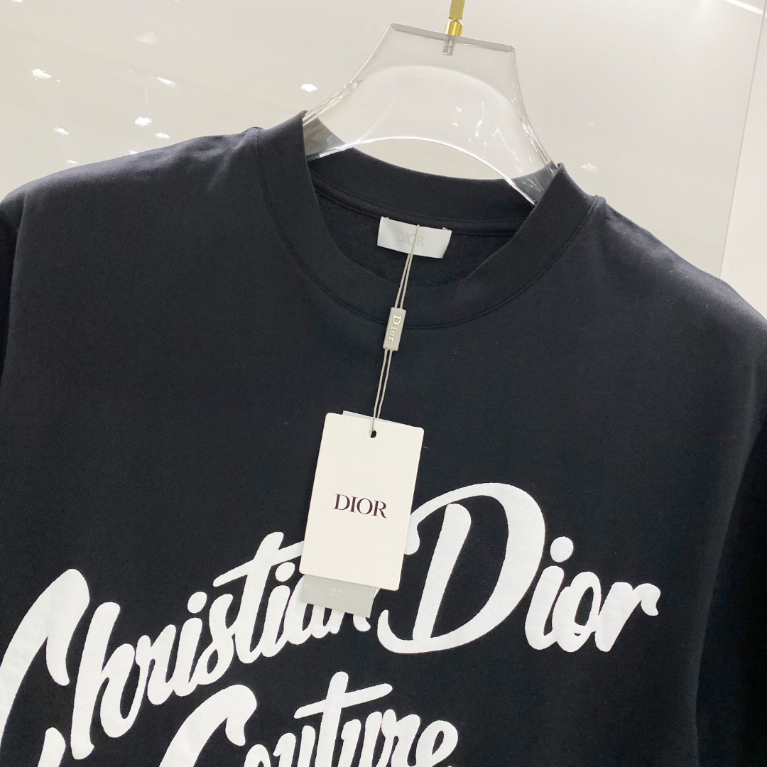  迪奥 2025早春 最新款短袖T恤，原标 定制面料，手感柔软，穿着舒适，做工精细.上身效果无敌帅气， 