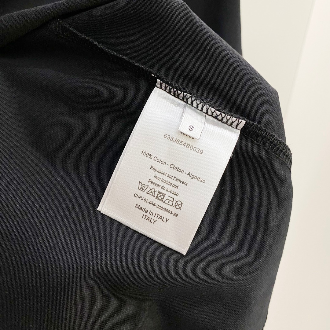  迪奥 2025早春 最新款短袖T恤，原标 定制面料，手感柔软，穿着舒适，做工精细.上身效果无敌帅气， 