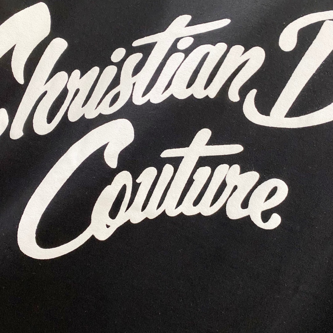  迪奥 2025早春 最新款短袖T恤，原标 定制面料，手感柔软，穿着舒适，做工精细.上身效果无敌帅气， 