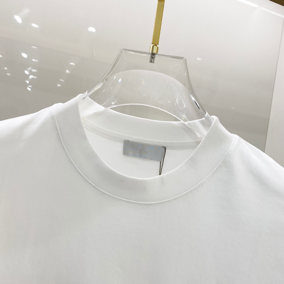  迪奥 2025ss春夏新款棉质圆领短袖T恤 胸前印花工艺 顶级丝光棉面料定制 标准版型
男女同款
码数