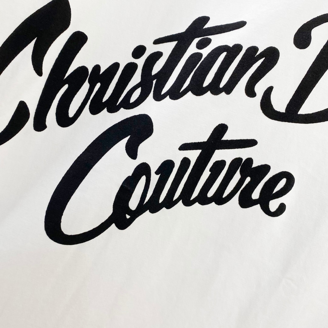  迪奥 2025ss春夏新款棉质圆领短袖T恤 胸前印花工艺 顶级丝光棉面料定制 标准版型
男女同款
码数