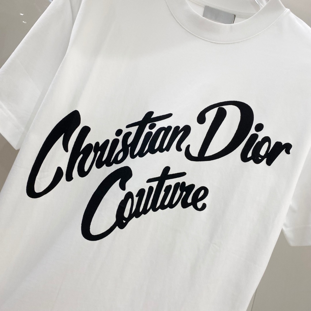  迪奥 2025ss春夏新款棉质圆领短袖T恤 胸前印花工艺 顶级丝光棉面料定制 标准版型
男女同款
码数