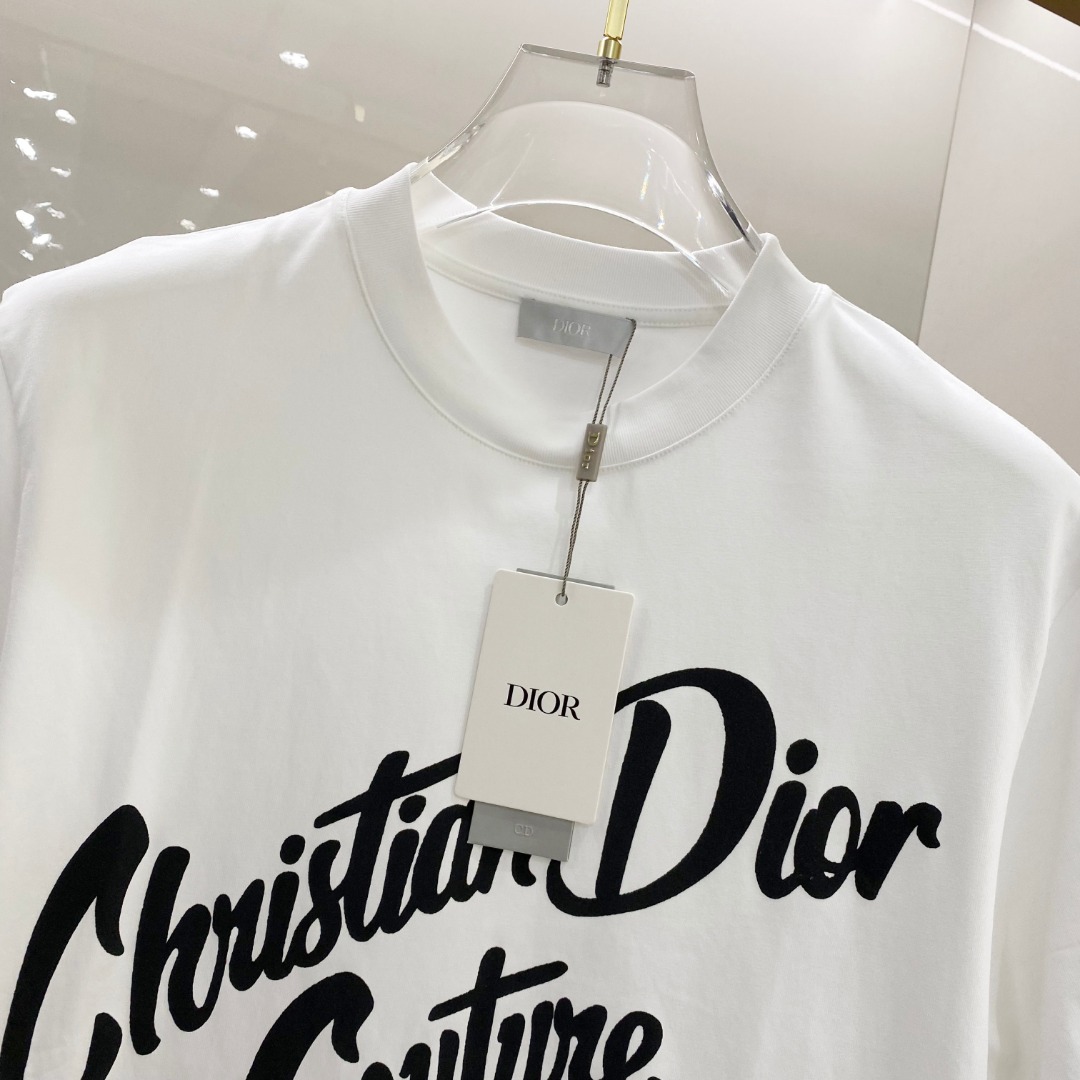  迪奥 2025ss春夏新款棉质圆领短袖T恤 胸前印花工艺 顶级丝光棉面料定制 标准版型
男女同款
码数