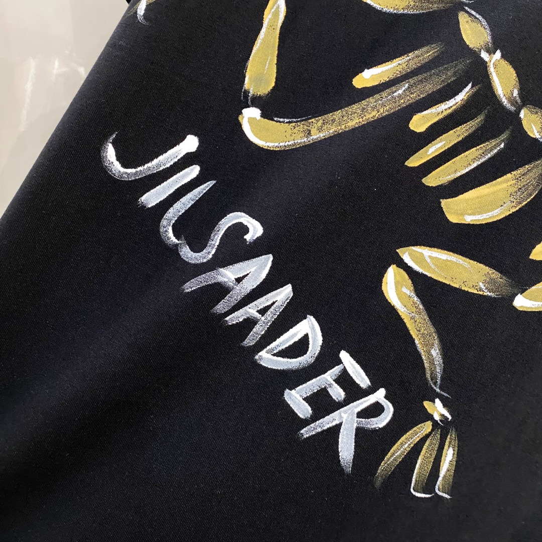  始祖鸟 2025ss春夏新款棉质圆领短袖T恤 胸前手绘涂鸦工艺 顶级丝光棉面料定制 标准版型
黑 白 