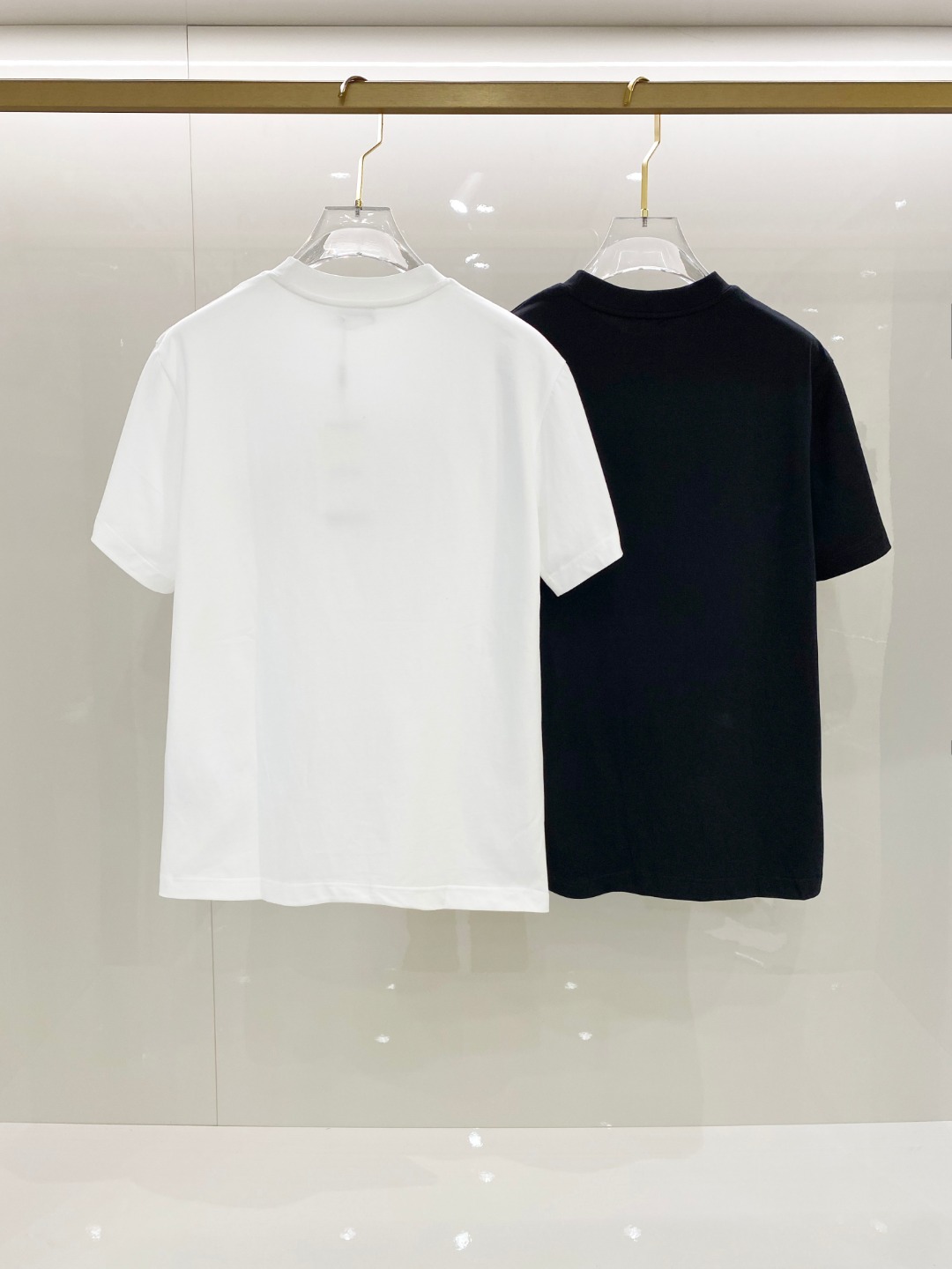  Dio*🆕 2025ss春夏新款棉质圆领短袖T恤 胸前重工刺绣🪡工艺 顶级丝光棉面料定制 标准版型
黑