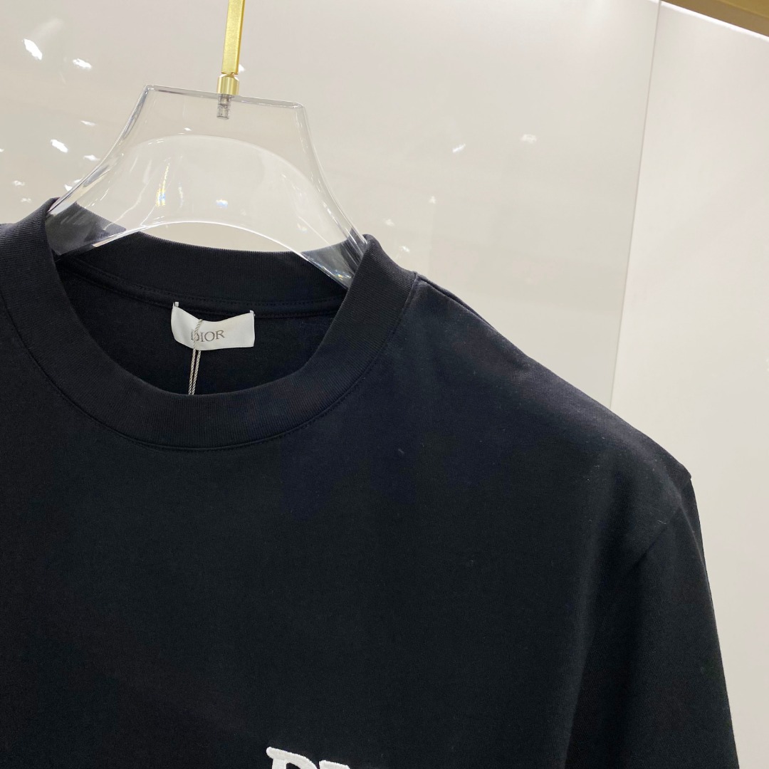  Dio*🆕 2025ss春夏新款棉质圆领短袖T恤 胸前重工刺绣🪡工艺 顶级丝光棉面料定制 标准版型
黑