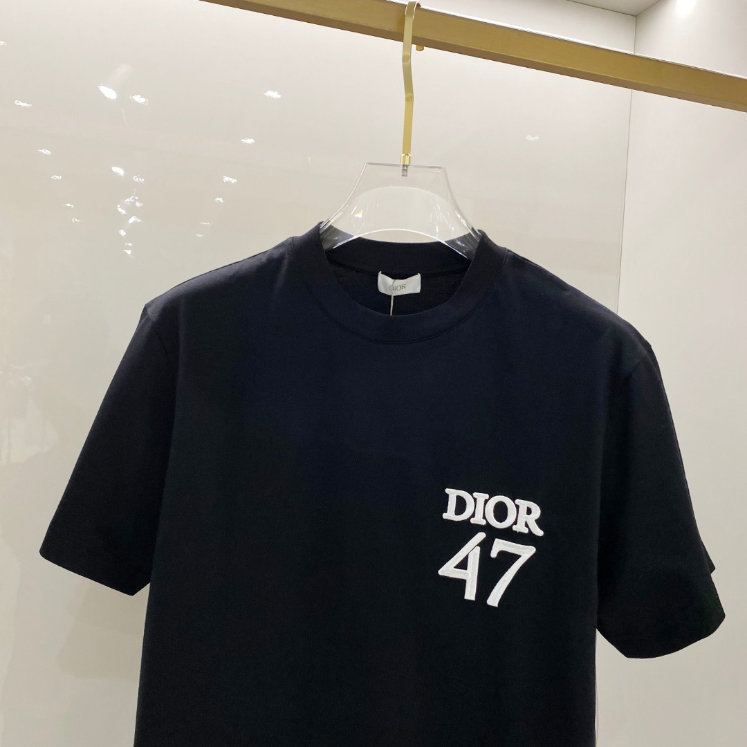  Dio*🆕 2025ss春夏新款棉质圆领短袖T恤 胸前重工刺绣🪡工艺 顶级丝光棉面料定制 标准版型
黑