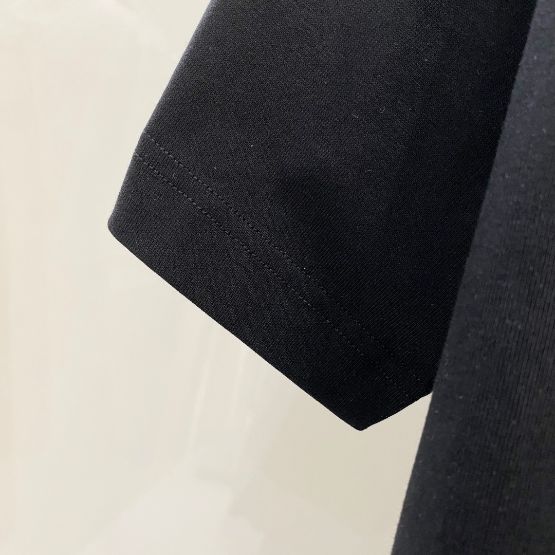  Dio*🆕 2025ss春夏新款棉质圆领短袖T恤 胸前重工刺绣🪡工艺 顶级丝光棉面料定制 标准版型
黑