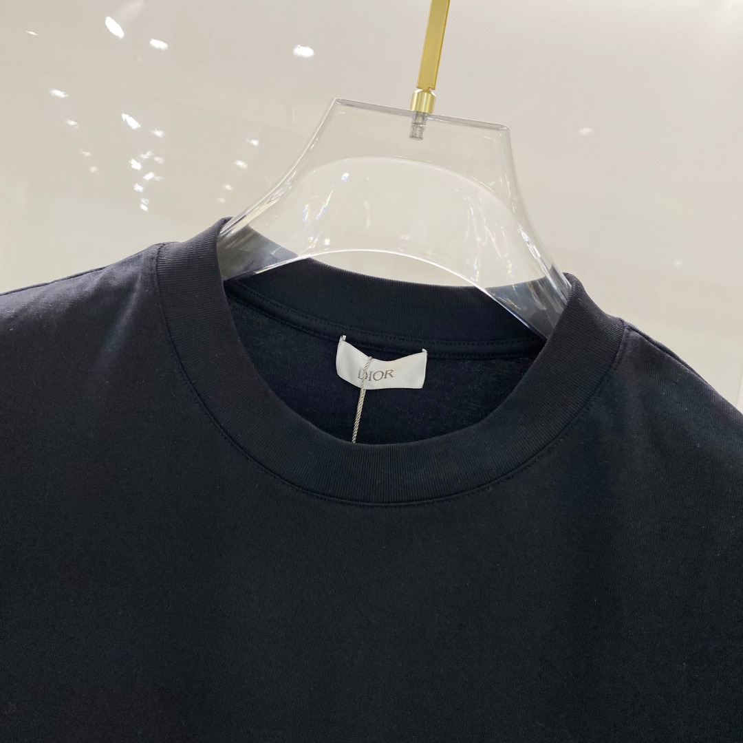  Dio*🆕 2025ss春夏新款棉质圆领短袖T恤 胸前重工刺绣🪡工艺 顶级丝光棉面料定制 标准版型
黑