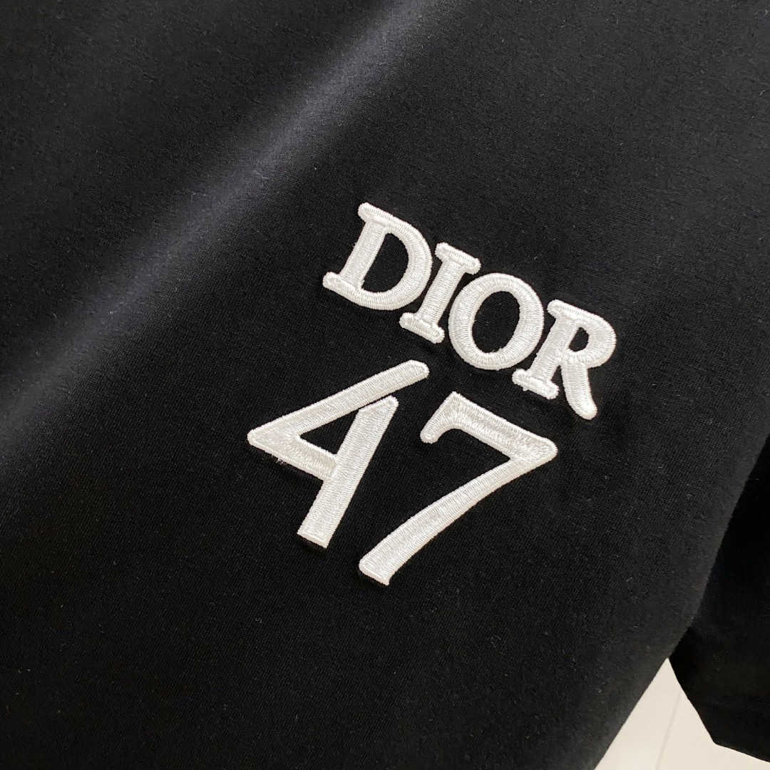  Dio*🆕 2025ss春夏新款棉质圆领短袖T恤 胸前重工刺绣🪡工艺 顶级丝光棉面料定制 标准版型
黑