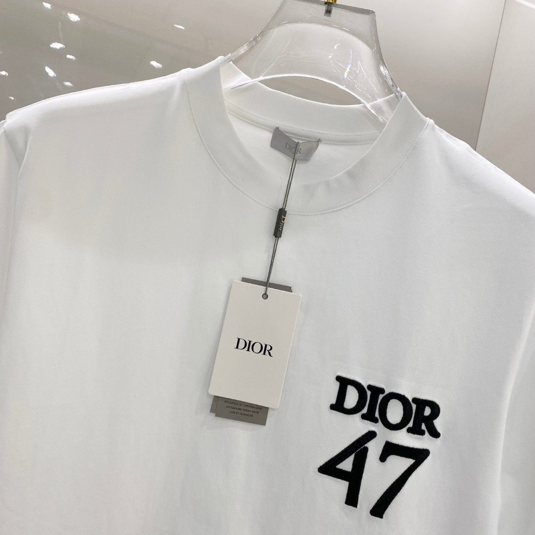  Dio*🆕 2025ss春夏新款棉质圆领短袖T恤 胸前重工刺绣🪡工艺 顶级丝光棉面料定制 标准版型
黑