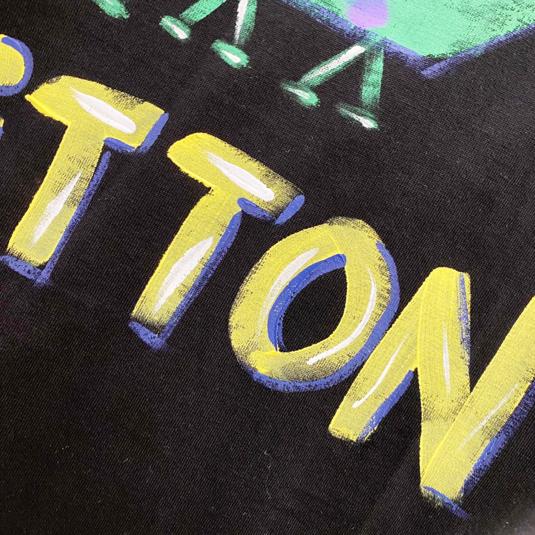  LV 2025ss春夏新款棉质圆领短袖T恤 胸前手绘涂鸦工艺 顶级丝光棉面料定制 标准版型
黑 白 两