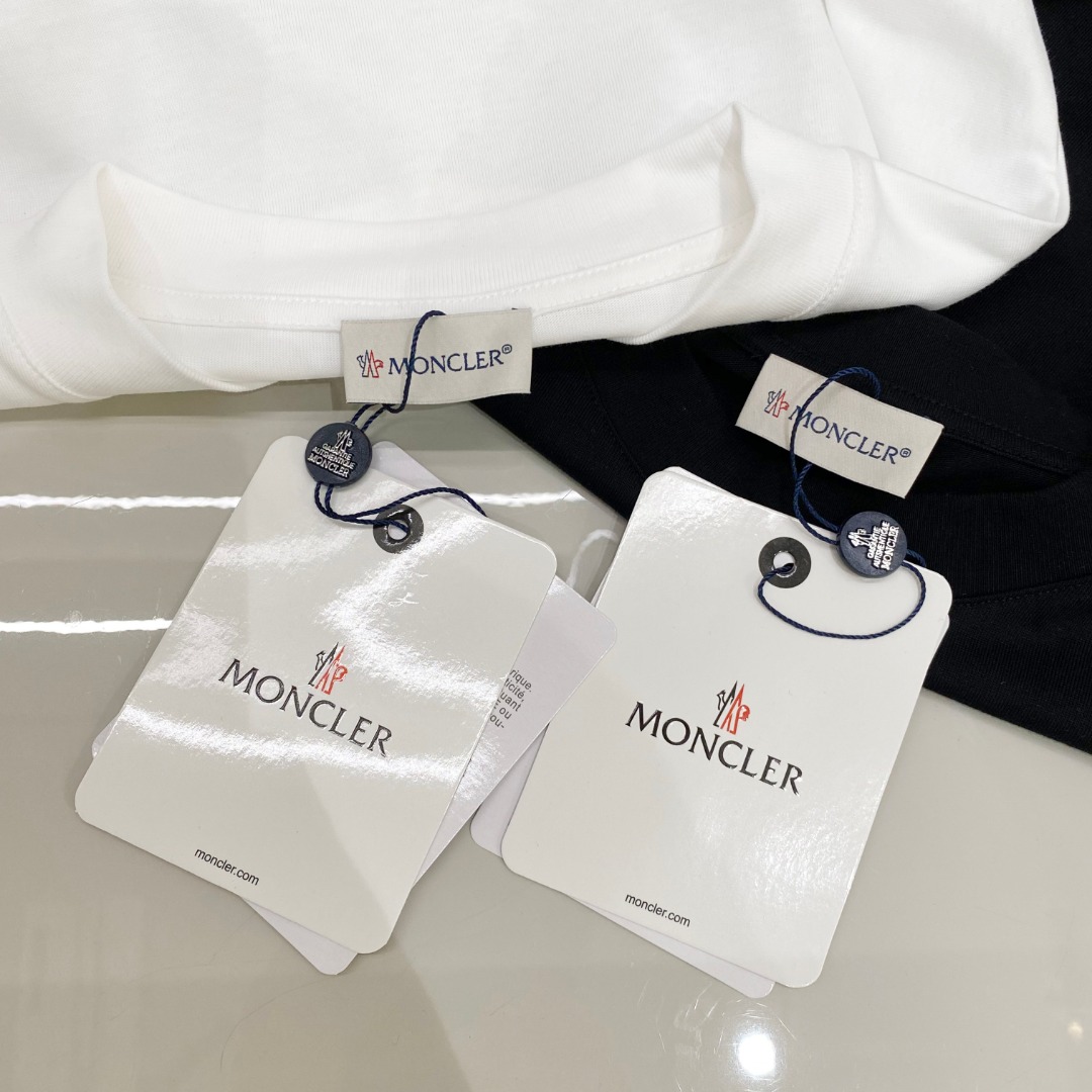  Mon*🆕 2025ss春夏新款棉质圆领短袖T恤 胸前完美配色印花工艺 顶级丝光棉面料定制 标准版型
