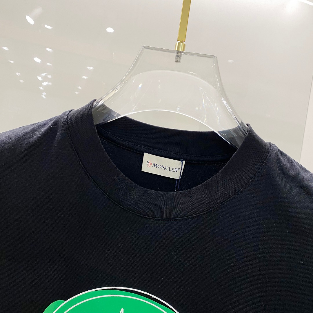  Mon*🆕 2025ss春夏新款棉质圆领短袖T恤 胸前完美配色印花工艺 顶级丝光棉面料定制 标准版型
