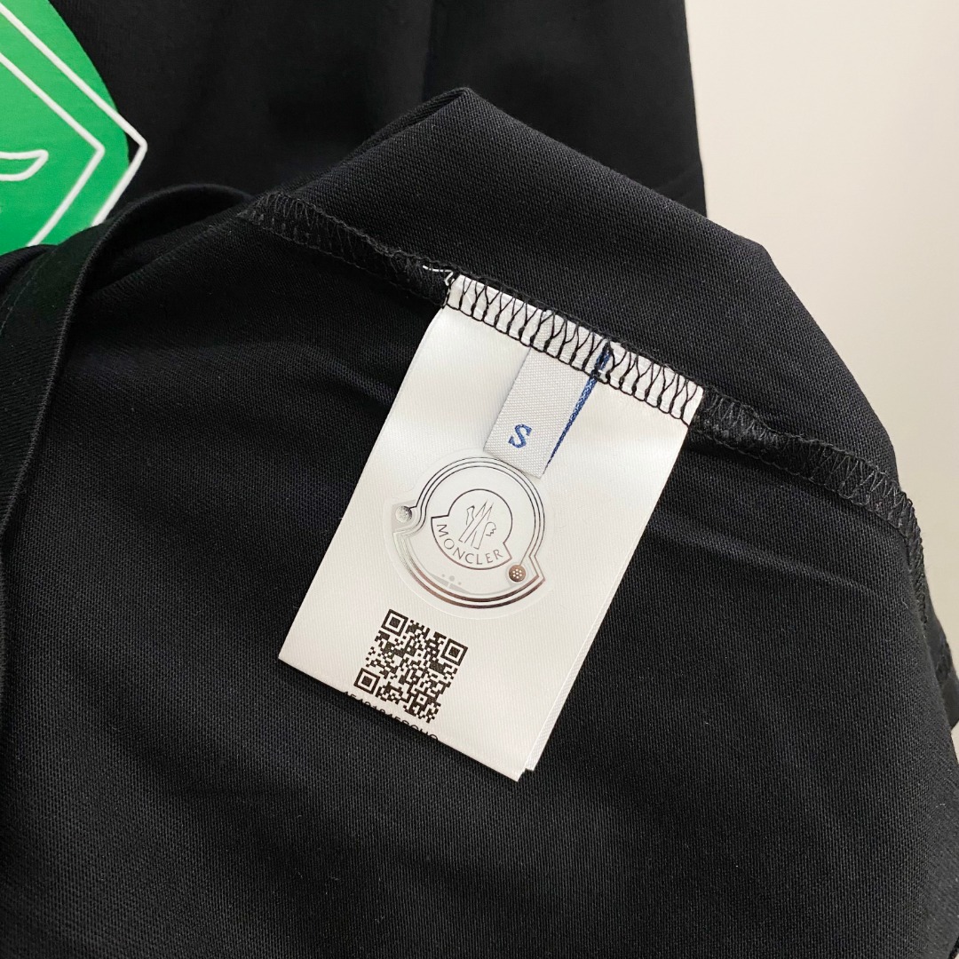  Mon*🆕 2025ss春夏新款棉质圆领短袖T恤 胸前完美配色印花工艺 顶级丝光棉面料定制 标准版型
