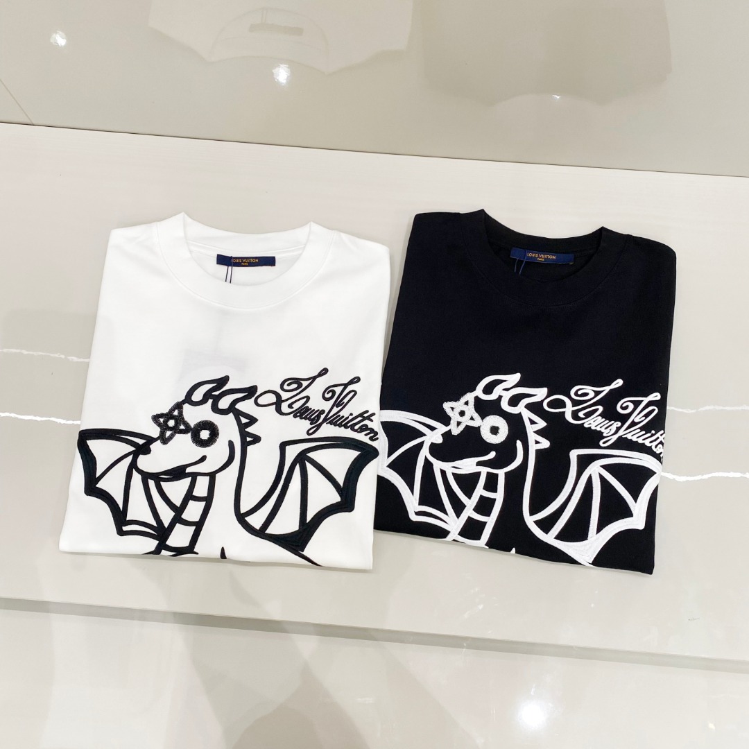  LV 2025早春 最新款短袖T恤，原标 定制面料，手感柔软，穿着舒适，做工精细.上身效果无敌帅气， 