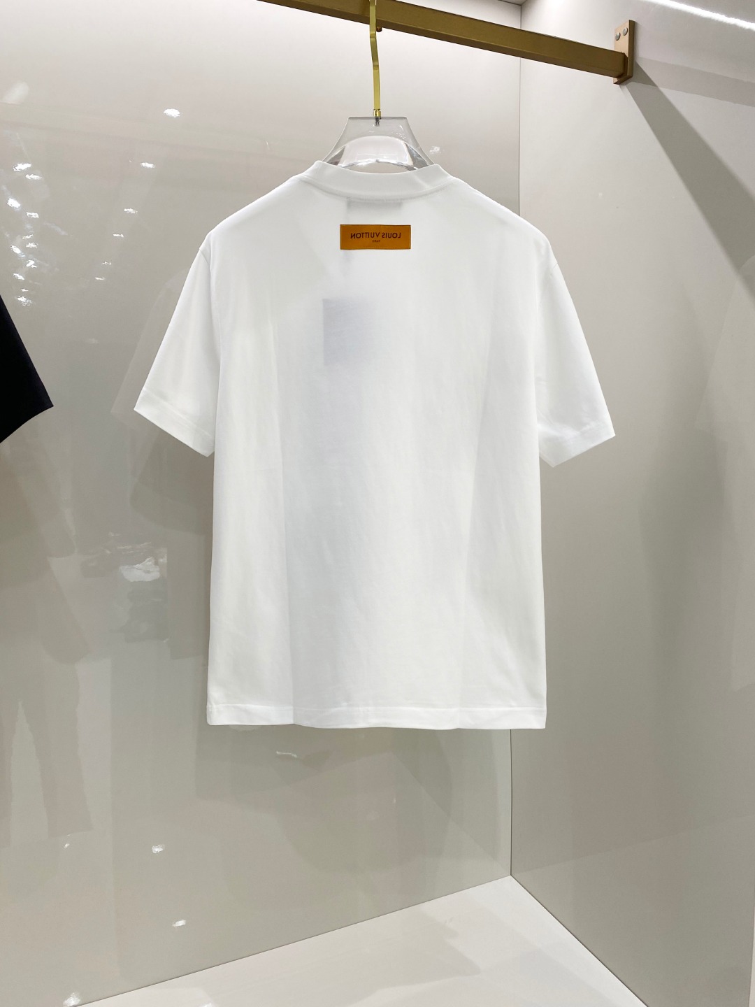  LV 2025早春 最新款短袖T恤，原标 定制面料，手感柔软，穿着舒适，做工精细.上身效果无敌帅气， 