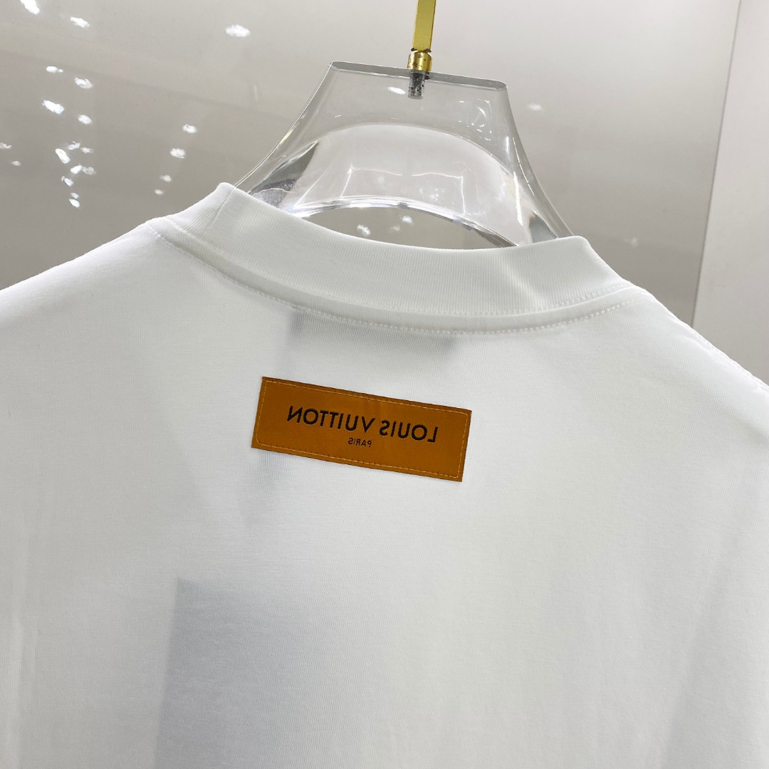  LV 2025早春 最新款短袖T恤，原标 定制面料，手感柔软，穿着舒适，做工精细.上身效果无敌帅气， 