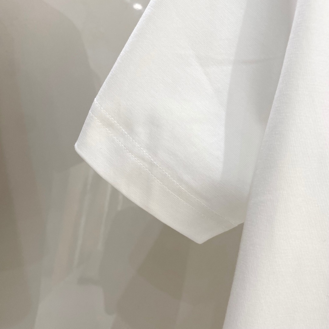  LV 2025早春 最新款短袖T恤，原标 定制面料，手感柔软，穿着舒适，做工精细.上身效果无敌帅气， 