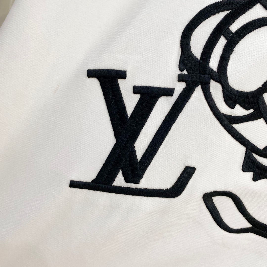  LV 2025早春 最新款短袖T恤，原标 定制面料，手感柔软，穿着舒适，做工精细.上身效果无敌帅气， 