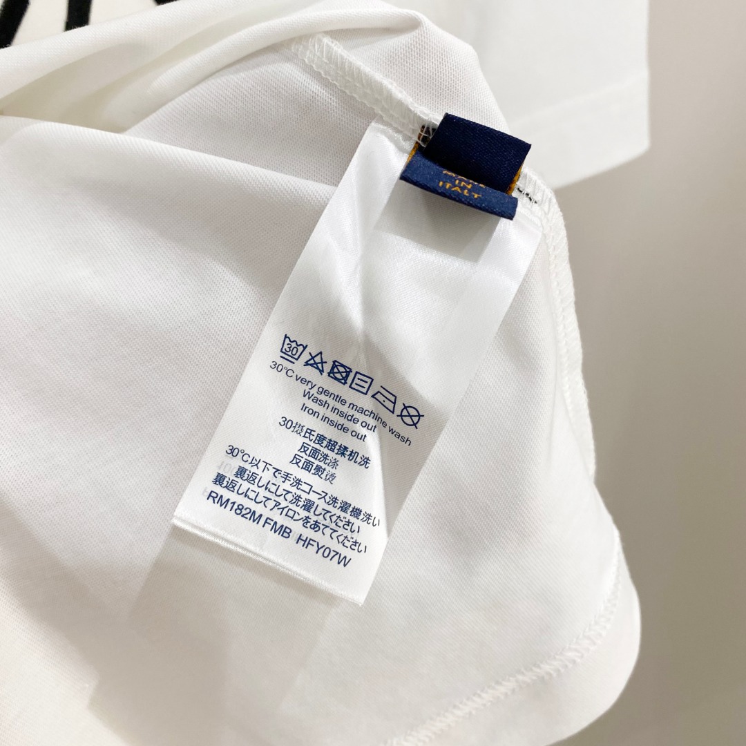  LV 2025早春 最新款短袖T恤，原标 定制面料，手感柔软，穿着舒适，做工精细.上身效果无敌帅气， 