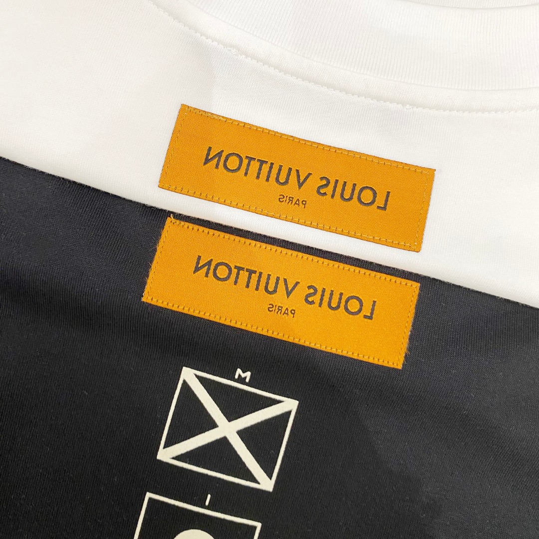  LV 2025ss春夏新款棉质圆领短袖T恤 胸前印花工艺 顶级丝光棉面料定制 标准版型
黑 白 两色 