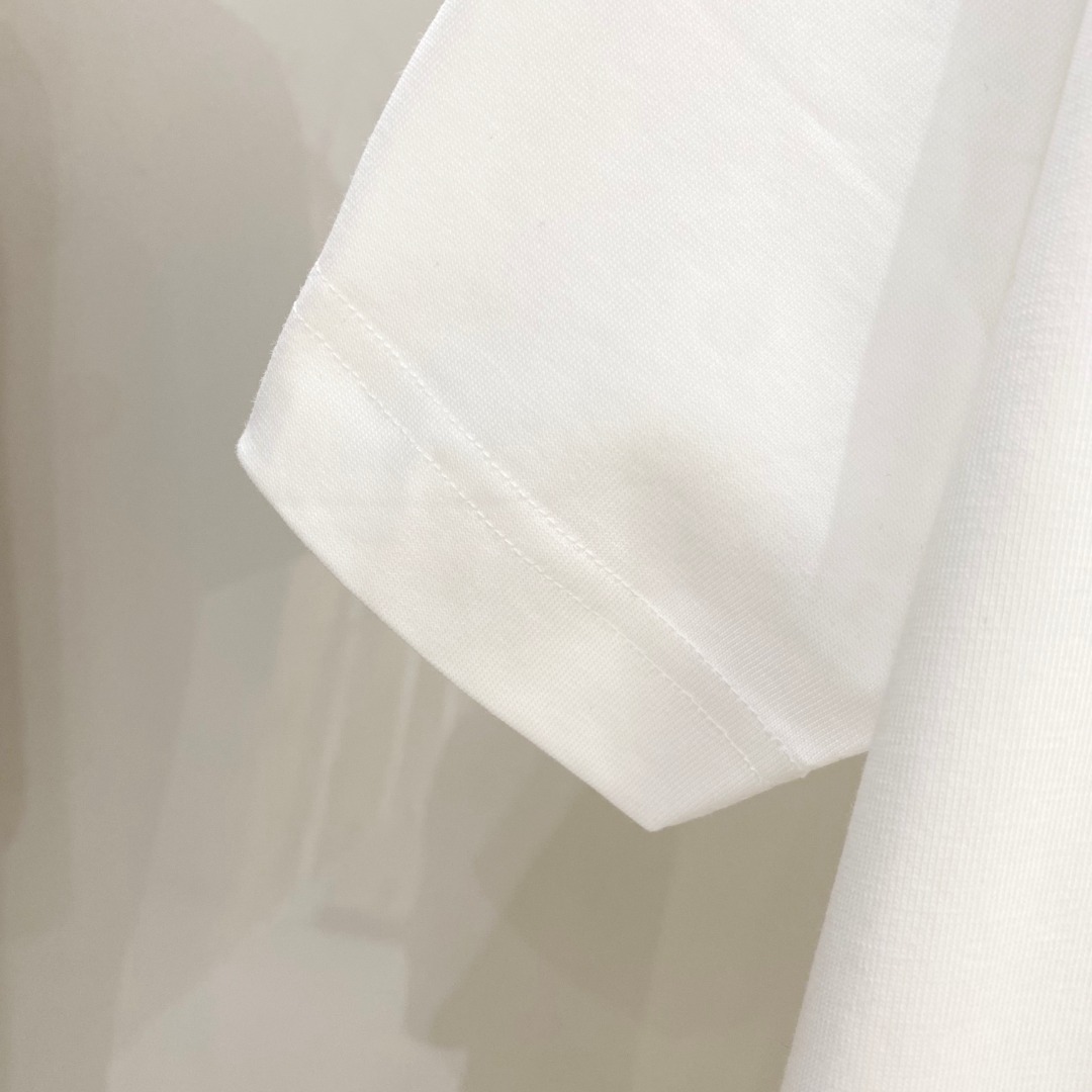  LV 2025ss春夏新款棉质圆领短袖T恤 胸前印花工艺 顶级丝光棉面料定制 标准版型
黑 白 两色 