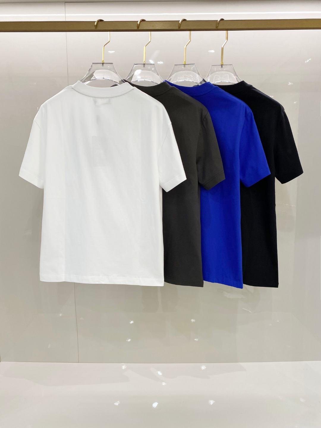  Fend*🆕 2025ss春夏新款棉质圆领短袖T恤 胸小怪兽眼睛标识 顶级丝光棉面料定制 标准版型 
