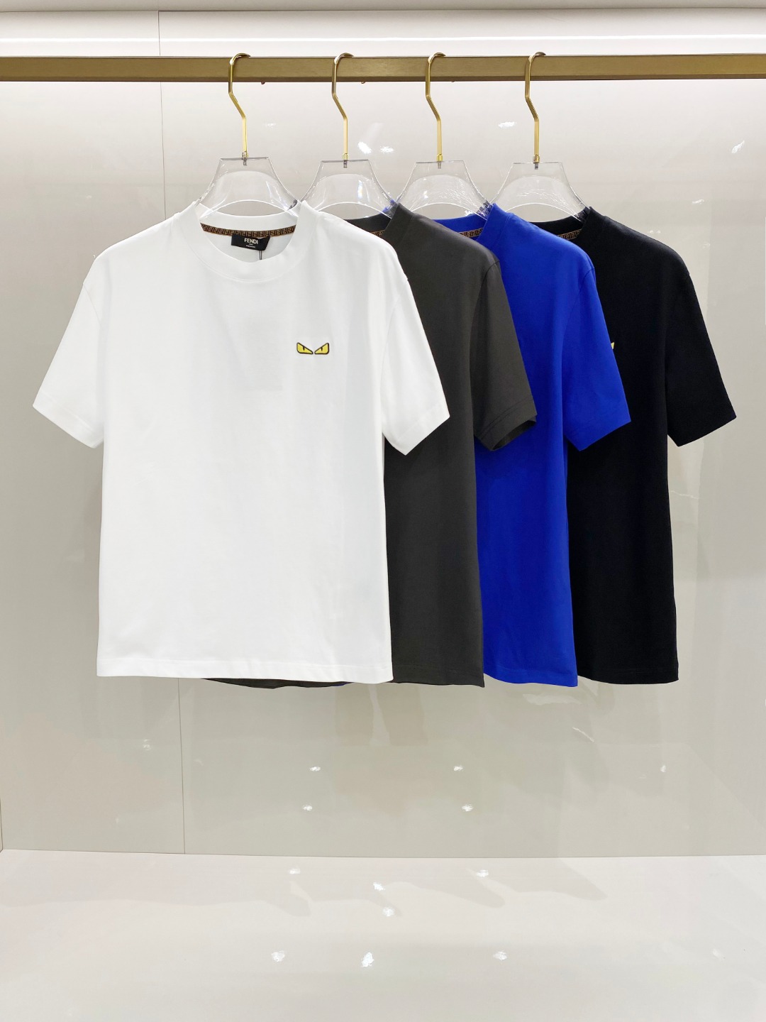  Fend*🆕 2025ss春夏新款棉质圆领短袖T恤 胸小怪兽眼睛标识 顶级丝光棉面料定制 标准版型 
