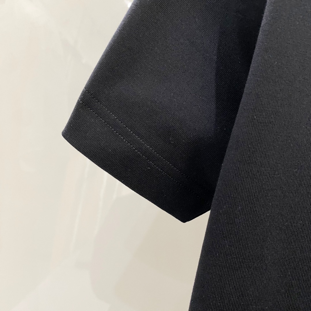  Fend*🆕 2025ss春夏新款棉质圆领短袖T恤 胸小怪兽眼睛标识 顶级丝光棉面料定制 标准版型 
