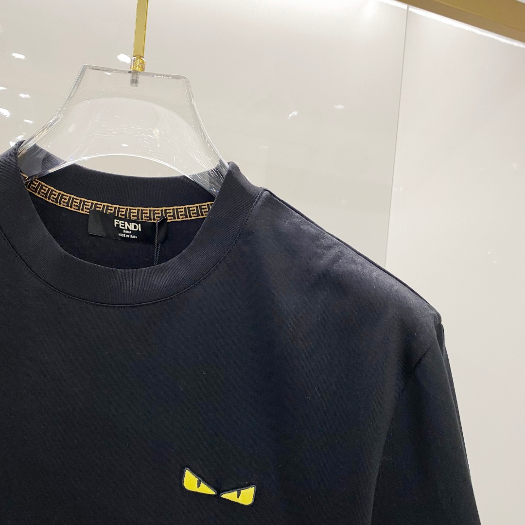  Fend*🆕 2025ss春夏新款棉质圆领短袖T恤 胸小怪兽眼睛标识 顶级丝光棉面料定制 标准版型 
