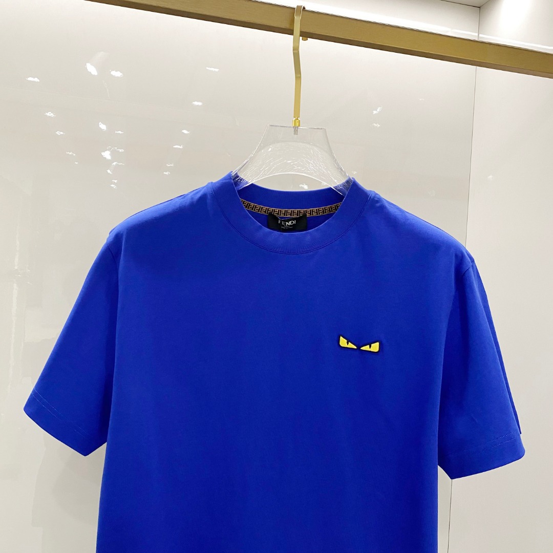  Fend*🆕 2025ss春夏新款棉质圆领短袖T恤 胸小怪兽眼睛标识 顶级丝光棉面料定制 标准版型 
