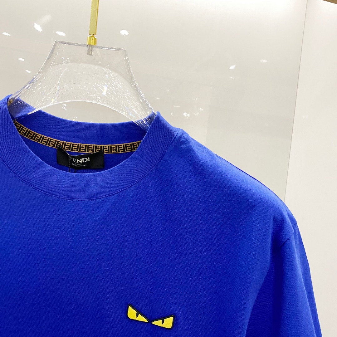 Fend*🆕 2025ss春夏新款棉质圆领短袖T恤 胸小怪兽眼睛标识 顶级丝光棉面料定制 标准版型 
